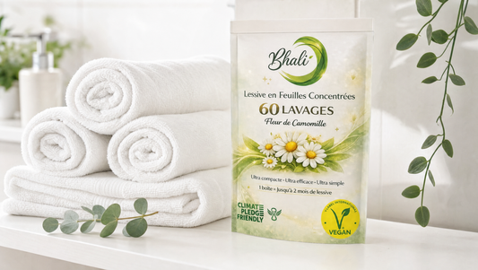 Serviettes de bain blanches moelleuses — lessive en feuilles Bhali Camomille
